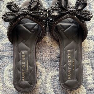 KURT GEIGER  KENSINGTON BLACK BOW SANDALS/ SLIDES